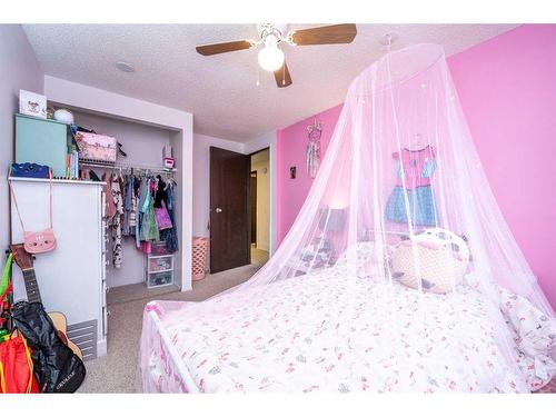 456 Cannington Close Sw, Calgary, AB - Indoor Photo Showing Bedroom