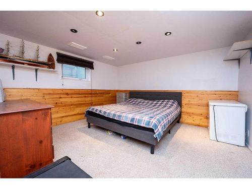 456 Cannington Close Sw, Calgary, AB - Indoor Photo Showing Bedroom