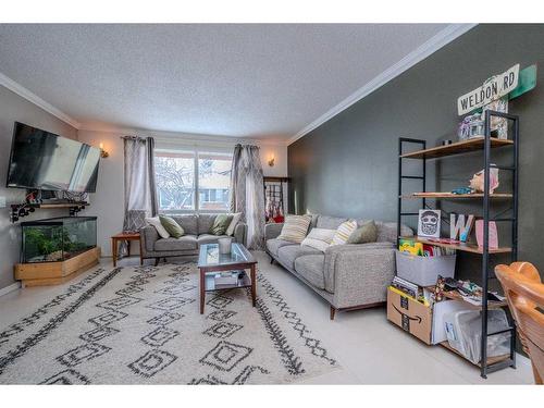 456 Cannington Close Sw, Calgary, AB - Indoor Photo Showing Living Room