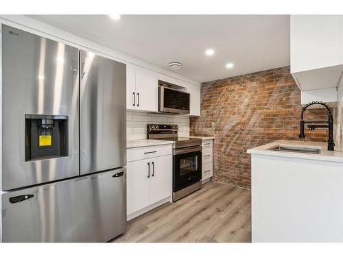 3008 15 Avenue Sw, Calgary, AB - Indoor Photo Showing Kitchen