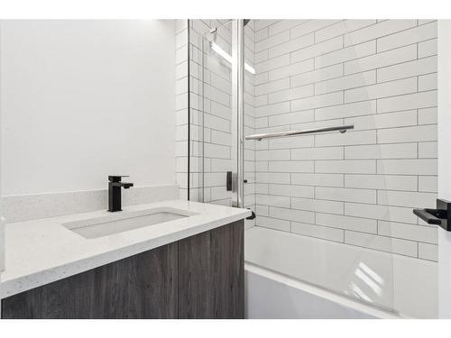 3006 15 Avenue Sw, Calgary, AB - Indoor Photo Showing Bathroom