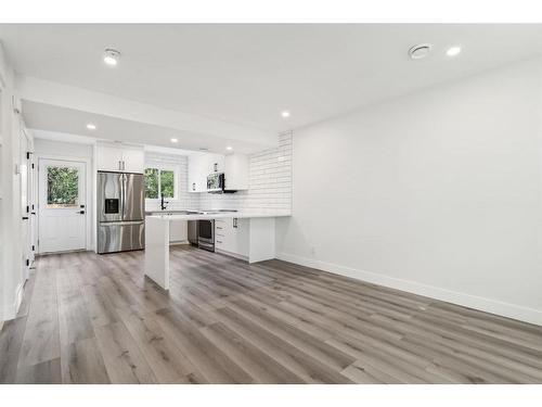 3006 15 Avenue Sw, Calgary, AB - Indoor Photo Showing Kitchen