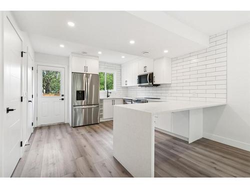 3006 15 Avenue Sw, Calgary, AB - Indoor Photo Showing Kitchen With Stainless Steel Kitchen With Upgraded Kitchen