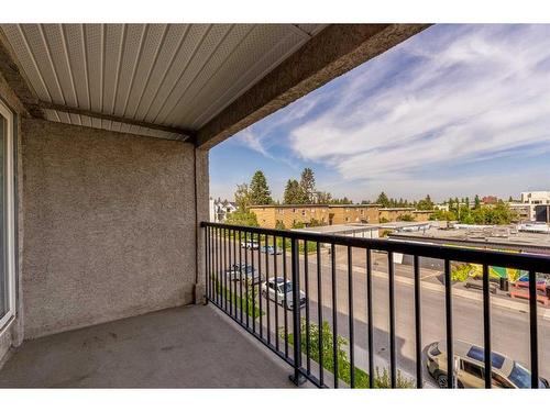 35-4915 8 Street Sw, Calgary, AB - Outdoor With Balcony With Exterior