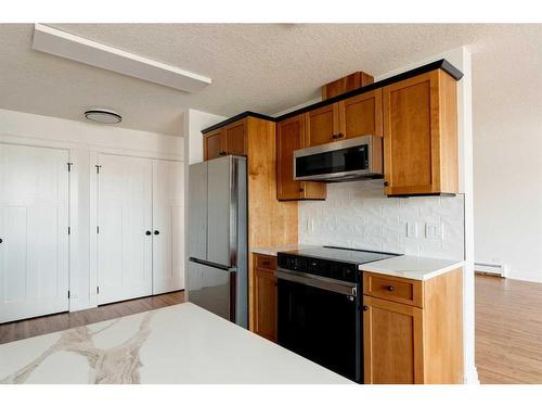 35-4915 8 Street Sw, Calgary, AB - Indoor Photo Showing Kitchen