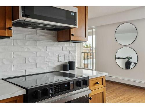 35-4915 8 Street Sw, Calgary, AB - Indoor Photo Showing Kitchen