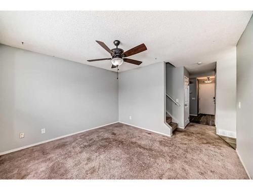 5-4360 58 Street Ne, Calgary, AB - Indoor Photo Showing Other Room