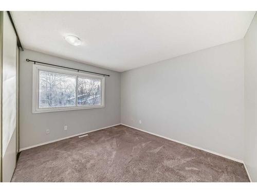 5-4360 58 Street Ne, Calgary, AB - Indoor Photo Showing Other Room