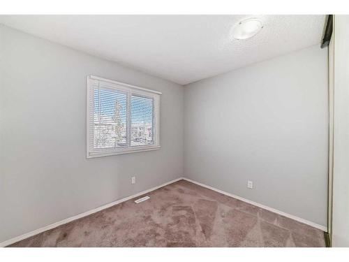 5-4360 58 Street Ne, Calgary, AB - Indoor Photo Showing Other Room