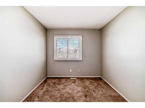 5-4360 58 Street Ne, Calgary, AB - Indoor Photo Showing Other Room