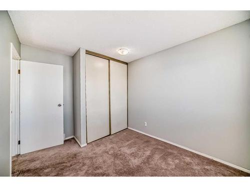 5-4360 58 Street Ne, Calgary, AB - Indoor Photo Showing Other Room