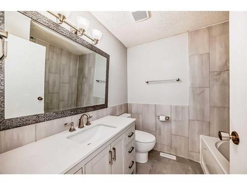 5-4360 58 Street Ne, Calgary, AB - Indoor Photo Showing Bathroom