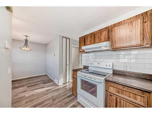 5-4360 58 Street Ne, Calgary, AB - Indoor Photo Showing Kitchen