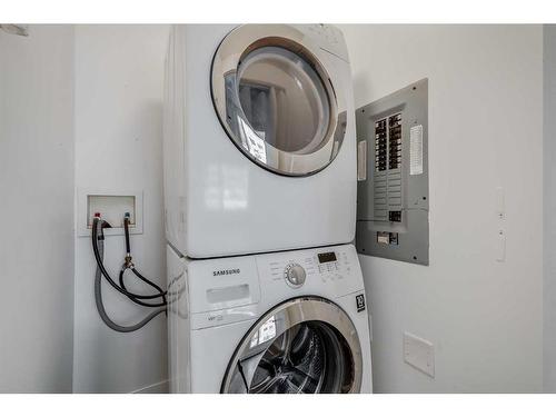 2115-604 East Lake Boulevard Se, Airdrie, AB - Indoor Photo Showing Laundry Room