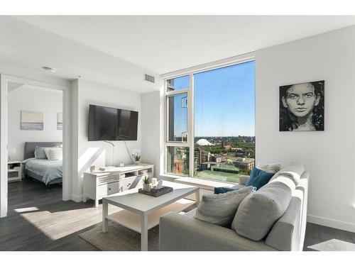 1708-310 12 Avenue Sw, Calgary, AB - Indoor Photo Showing Living Room