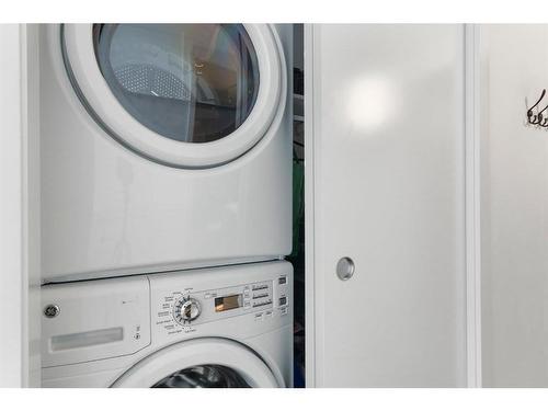 1708-310 12 Avenue Sw, Calgary, AB - Indoor Photo Showing Laundry Room