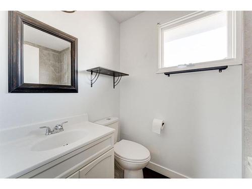 4851 Mardale Road Ne, Calgary, AB - Indoor Photo Showing Bathroom