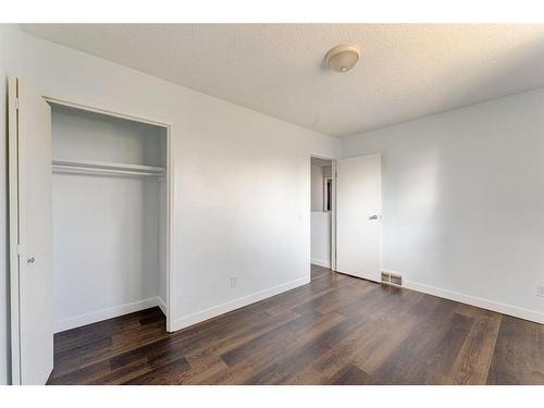 4851 Mardale Road Ne, Calgary, AB - Indoor Photo Showing Other Room