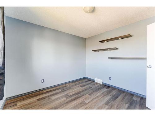 4851 Mardale Road Ne, Calgary, AB - Indoor Photo Showing Other Room