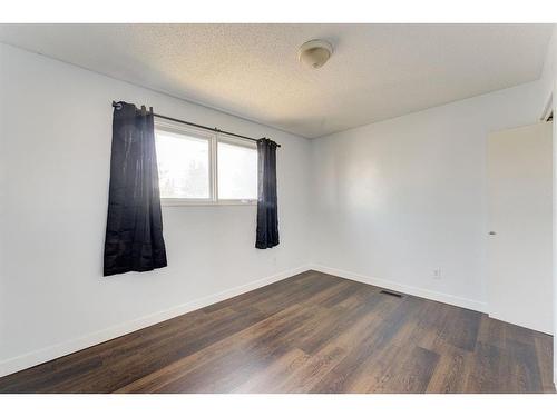 4851 Mardale Road Ne, Calgary, AB - Indoor Photo Showing Other Room