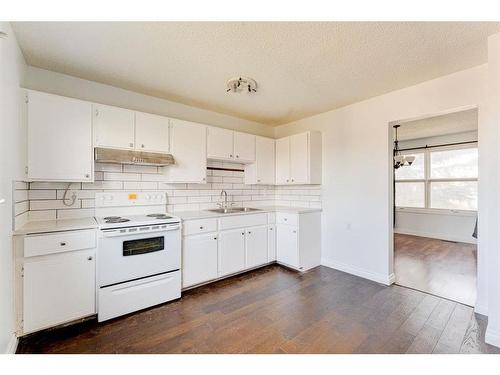 4851 Mardale Road Ne, Calgary, AB - Indoor Photo Showing Kitchen