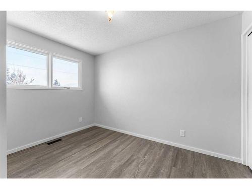 895 Pinecliff Drive Ne, Calgary, AB - Indoor Photo Showing Other Room