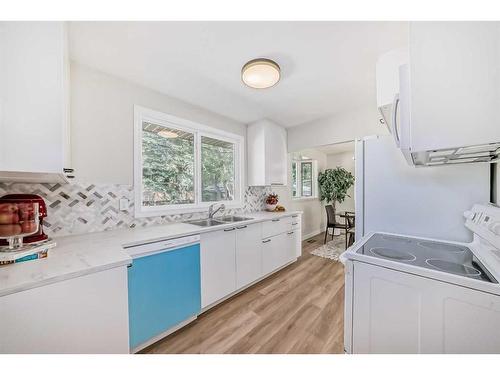 3420 Button Road Nw, Calgary, AB - Indoor Photo Showing Kitchen With Double Sink