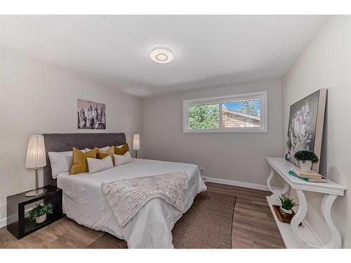 3420 Button Road Nw, Calgary, AB - Indoor Photo Showing Bedroom