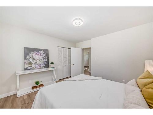 3420 Button Road Nw, Calgary, AB - Indoor Photo Showing Bedroom