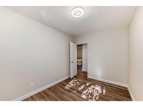 3420 Button Road Nw, Calgary, AB - Indoor Photo Showing Other Room