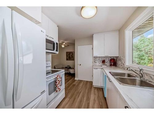 3420 Button Road Nw, Calgary, AB - Indoor Photo Showing Kitchen With Double Sink