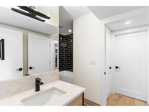 476 West Chestemere Drive, Chestermere, AB - Indoor Photo Showing Bathroom