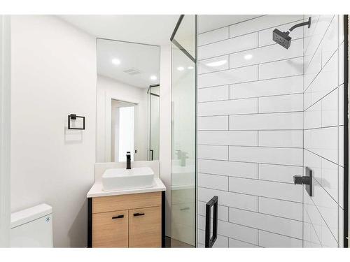 476 West Chestemere Drive, Chestermere, AB - Indoor Photo Showing Bathroom