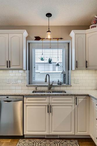 940 Woodside Lane Nw, Airdrie, AB - Indoor Photo Showing Kitchen With Double Sink With Upgraded Kitchen