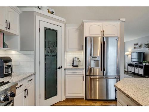 940 Woodside Lane Nw, Airdrie, AB - Indoor Photo Showing Kitchen With Stainless Steel Kitchen