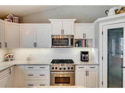 940 Woodside Lane Nw, Airdrie, AB - Indoor Photo Showing Kitchen With Upgraded Kitchen