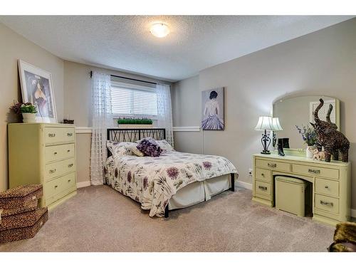 940 Woodside Lane Nw, Airdrie, AB - Indoor Photo Showing Bedroom