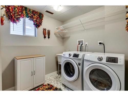 940 Woodside Lane Nw, Airdrie, AB - Indoor Photo Showing Laundry Room