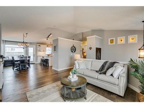 940 Woodside Lane Nw, Airdrie, AB - Indoor Photo Showing Living Room