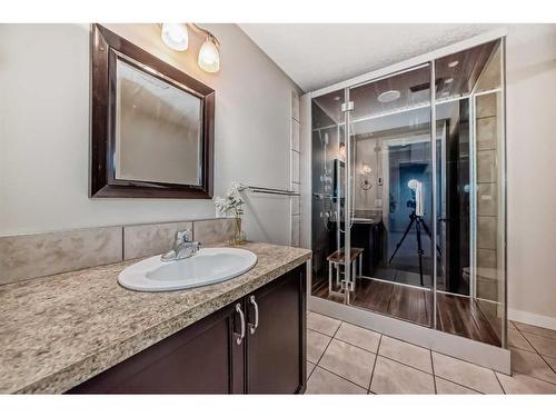 50 Aspen Hills Way Sw, Calgary, AB - Indoor Photo Showing Bathroom