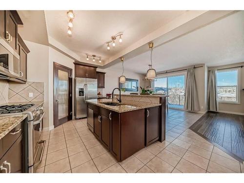 50 Aspen Hills Way Sw, Calgary, AB - Indoor Photo Showing Kitchen