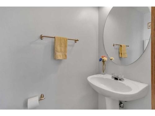 15894 Everstone Road Sw, Calgary, AB - Indoor Photo Showing Bathroom