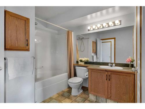 15894 Everstone Road Sw, Calgary, AB - Indoor Photo Showing Bathroom