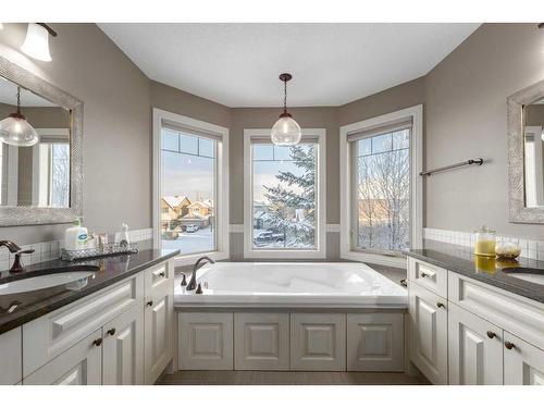 138 Aspen Stone Grove Sw, Calgary, AB - Indoor Photo Showing Bathroom