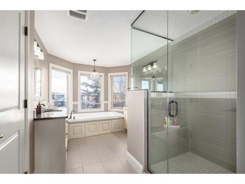 138 Aspen Stone Grove Sw, Calgary, AB - Indoor Photo Showing Bathroom