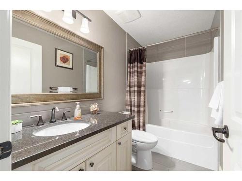 138 Aspen Stone Grove Sw, Calgary, AB - Indoor Photo Showing Bathroom