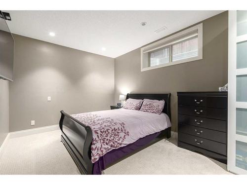 138 Aspen Stone Grove Sw, Calgary, AB - Indoor Photo Showing Bedroom