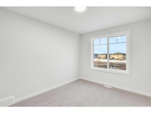 19 Memorial Parkway Sw, Rural Red Deer County, AB - Indoor Photo Showing Other Room