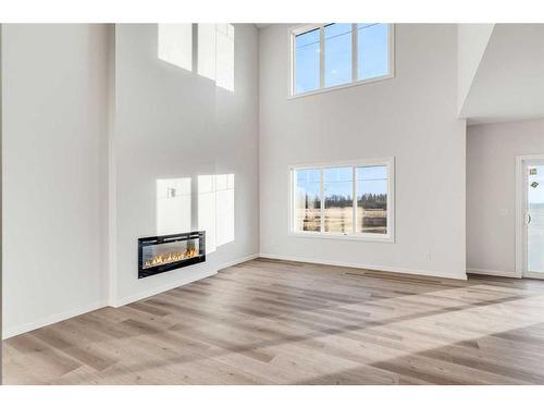 19 Memorial Parkway Sw, Rural Red Deer County, AB - Indoor Photo Showing Living Room With Fireplace