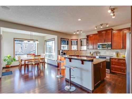 7 Aspen Stone Way Sw, Calgary, AB - Indoor Photo Showing Kitchen